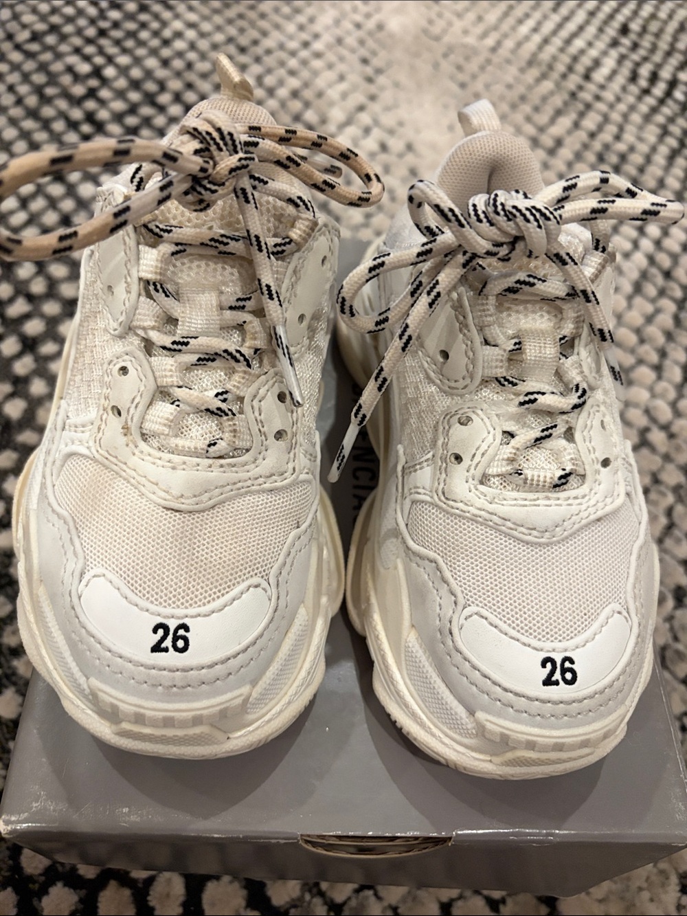 Balenciaga sneaker 9.5